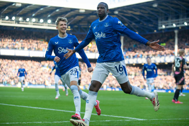 以他在今年 以他在今年